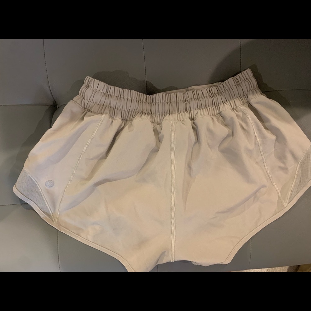 Lululemon hotty hot shorts 2.5”